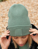 Deep Cuffed Tonal Patch Beanie – Bild 3