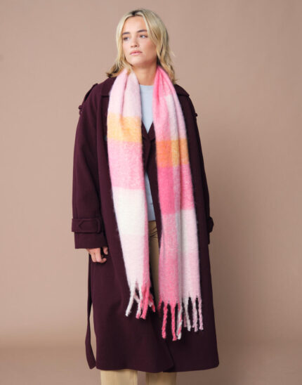 Fluffy Check Scarf – 155 69 489 m 2025 01.jpg