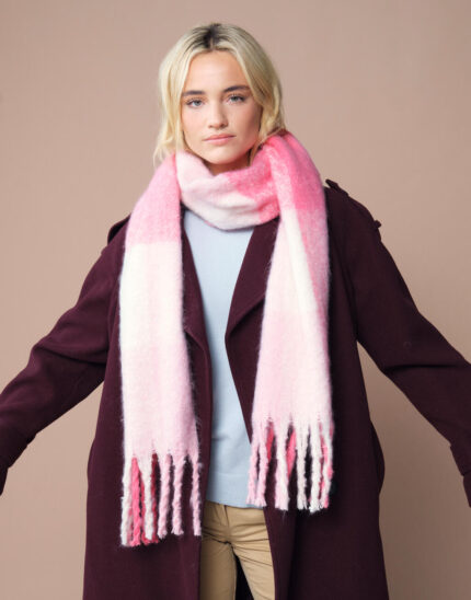 Fluffy Check Scarf – 155 69 489 m 2025 02.jpg