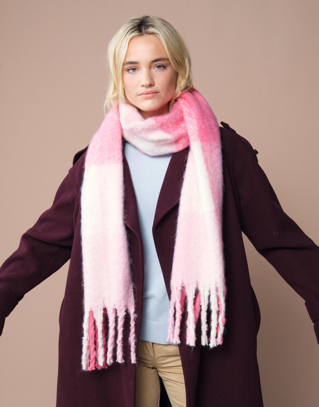 155_69_489_m-2025_02.jpg Fluffy Check Scarf – Bild 1
